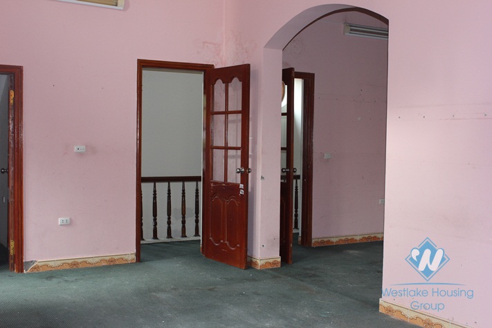 Unfurnished house available for rent in Nghi Tam street, Tay Ho, Hanoi